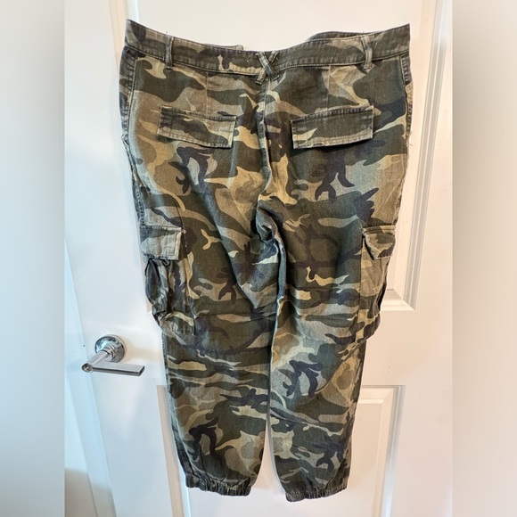 Windsor, camo pants, size large. - Picture 2 of 3